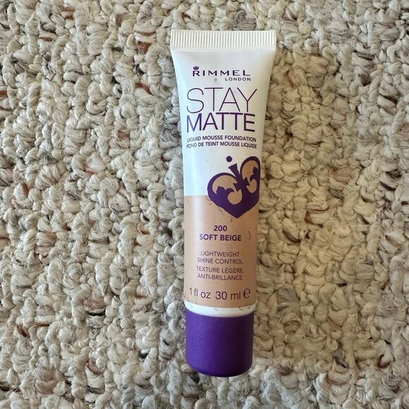 Rimmel London Stay Matte Liquid Mousse Foundation 200 Soft Beige Liquid 1 oz NEW - Picture 2 of 6